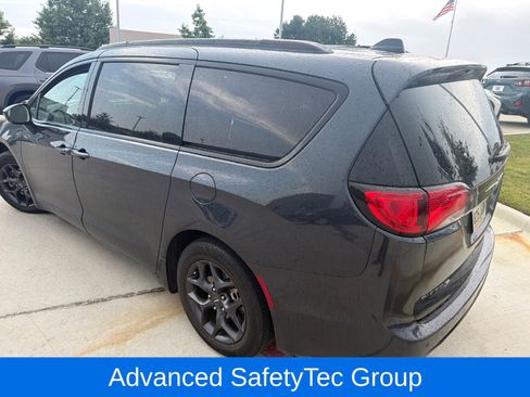 Used 2020 Chrysler Pacifica Touring-L w/ Advanced Safetytec Group FWD image 4