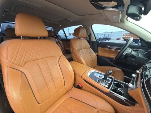 Used 2020 BMW 750i xDrive w/ Luxury Rear Seating Package image 19