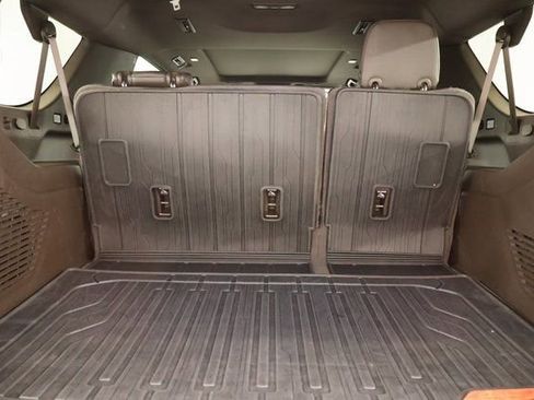Used 2022 GMC Yukon XL Denali AWD/4WD image 22