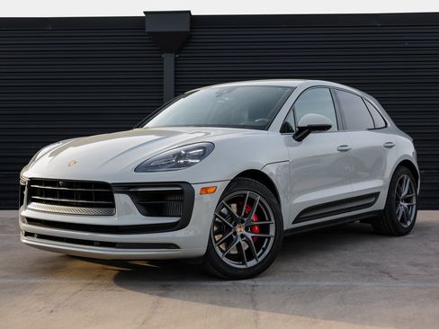 Certified 2022 Porsche Macan S image 1