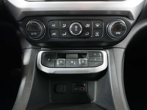 Used 2023 GMC Acadia SLT image 15