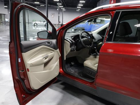 Used 2017 Ford Escape Titanium FWD image 9
