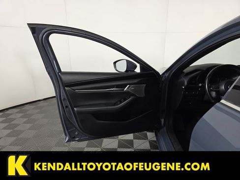 Used 2019 MAZDA MAZDA3 Hatchback w/ Premium Package FWD image 19