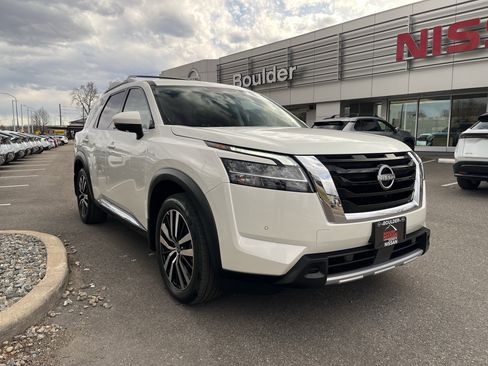 Certified 2024 Nissan Pathfinder Platinum w/ Cargo Package image 4