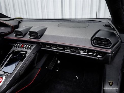 Used 2021 Lamborghini Huracan EVO RWD image 40
