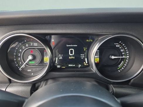 Used 2023 Jeep Wrangler Unlimited Sahara w/ Dual Top Group AWD/4WD image 39