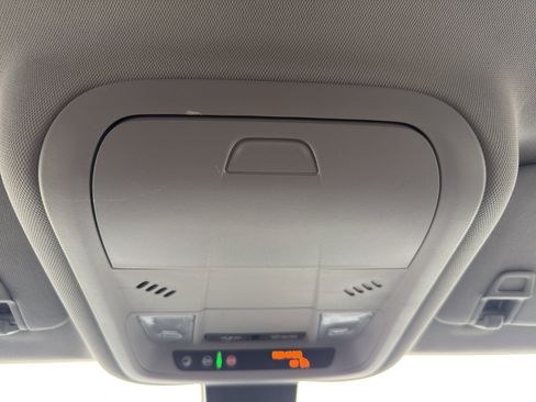 Used 2020 Chevrolet Equinox LT image 22