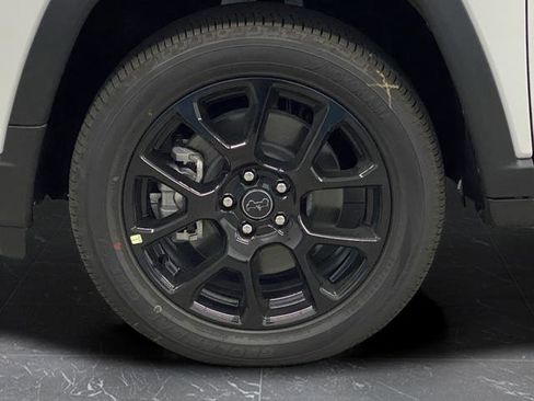 New 2025 Jeep Compass Latitude w/ Sun & Sound Group image 37