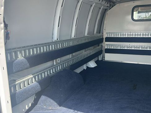 Used 2018 Chevrolet Express 2500 RWD image 10
