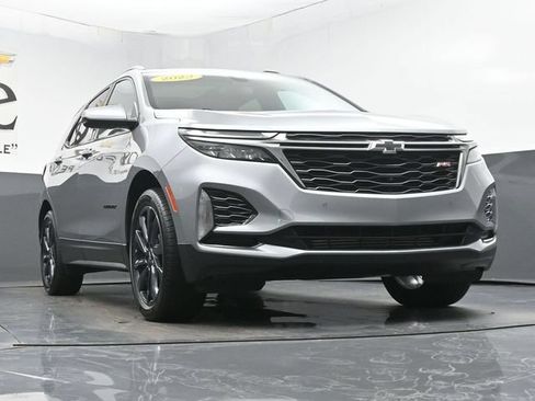 Used 2023 Chevrolet Equinox RS w/ RS Leather Package FWD image 3