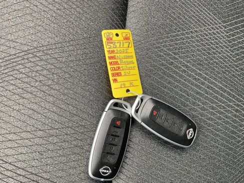 Used 2025 Nissan Rogue SV AWD/4WD image 22