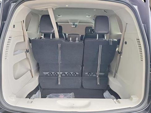 Used 2022 Chrysler Pacifica Touring-L FWD image 26