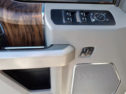 Used 2018 Ford F150 Lariat w/ Equipment Group 502A Luxury image 14