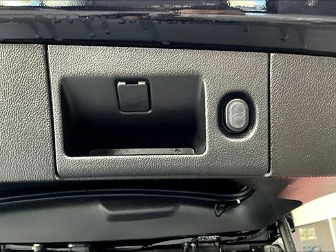 Used 2017 Cadillac Escalade Luxury AWD/4WD image 25