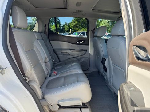 Used 2017 GMC Acadia SLT AWD/4WD image 19
