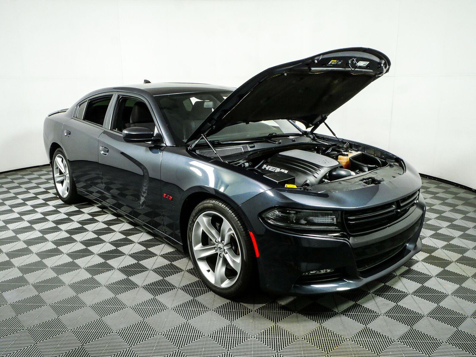 Used 2018 Dodge Charger R/T RWD image 32