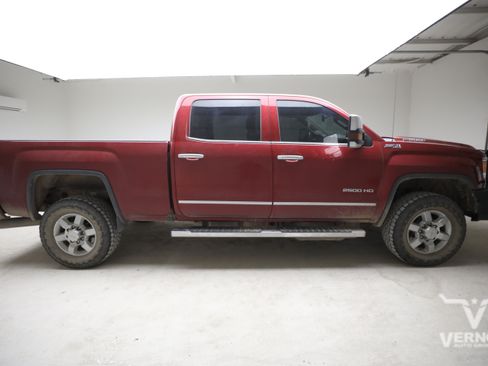 Used 2019 GMC Sierra 2500 SLT w/ Duramax Plus Package AWD/4WD image 6