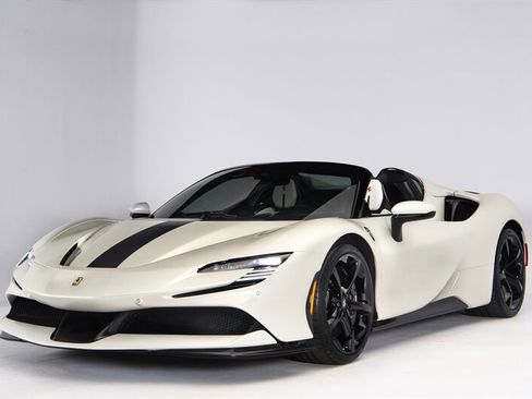 Used 2023 Ferrari SF90 Spider image 1