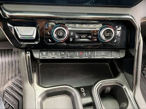 Used 2024 GMC Sierra 2500 AT4 w/ AT4 Premium Plus Package AWD/4WD image 17
