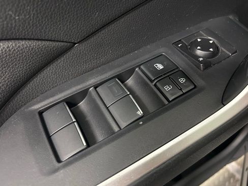 Used 2020 Toyota RAV4 XLE Premium AWD/4WD image 5
