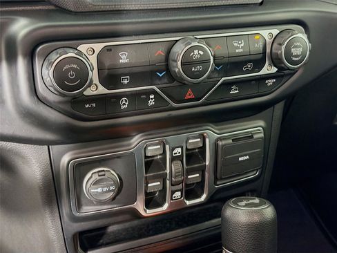 Used 2021 Jeep Wrangler Unlimited Sport AWD/4WD image 22