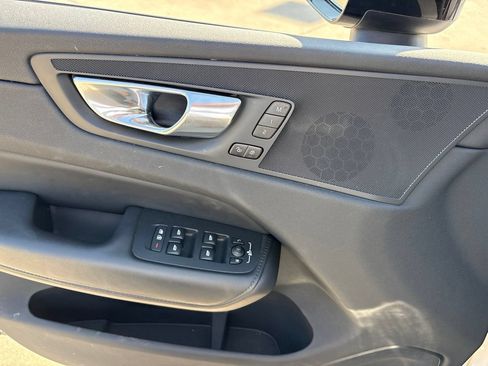 Used 2025 Volvo XC60 B5 Plus AWD/4WD image 15
