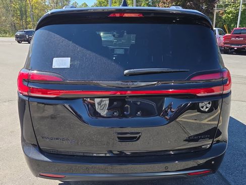 New 2026 Chrysler Pacifica Limited w/ S Appearance Package image 9