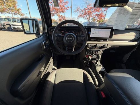 Certified 2024 Jeep Wrangler Unlimited Rubicon w/ Technology Group image 20