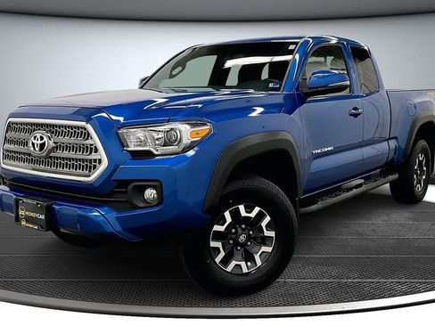 Used 2017 Toyota Tacoma TRD Off-Road w/ Tow Package image 3