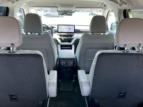 New 2026 Ford Explorer Active w/ Active Comfort Package RWD image 8