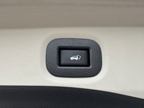Used 2018 Nissan Rogue SL FWD image 21