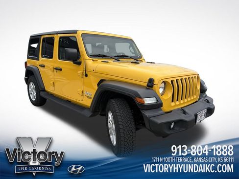 Used 2019 Jeep Wrangler Unlimited Sport S AWD/4WD image 3