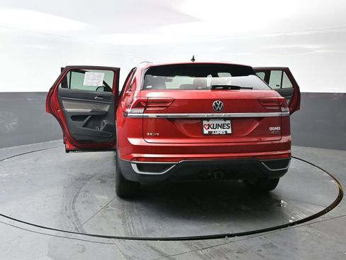 Used 2022 Volkswagen Atlas Cross Sport SE image 59