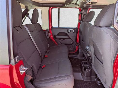 Used 2020 Jeep Wrangler Unlimited Sahara AWD/4WD image 18