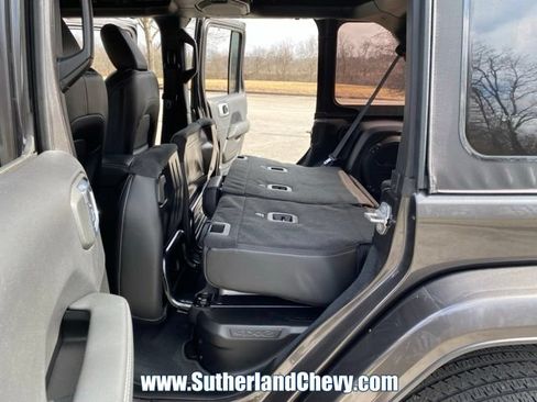 Used 2022 Jeep Wrangler Unlimited Sahara AWD/4WD image 43