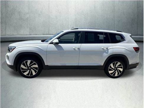 Used 2024 Volkswagen Atlas SEL AWD/4WD image 2