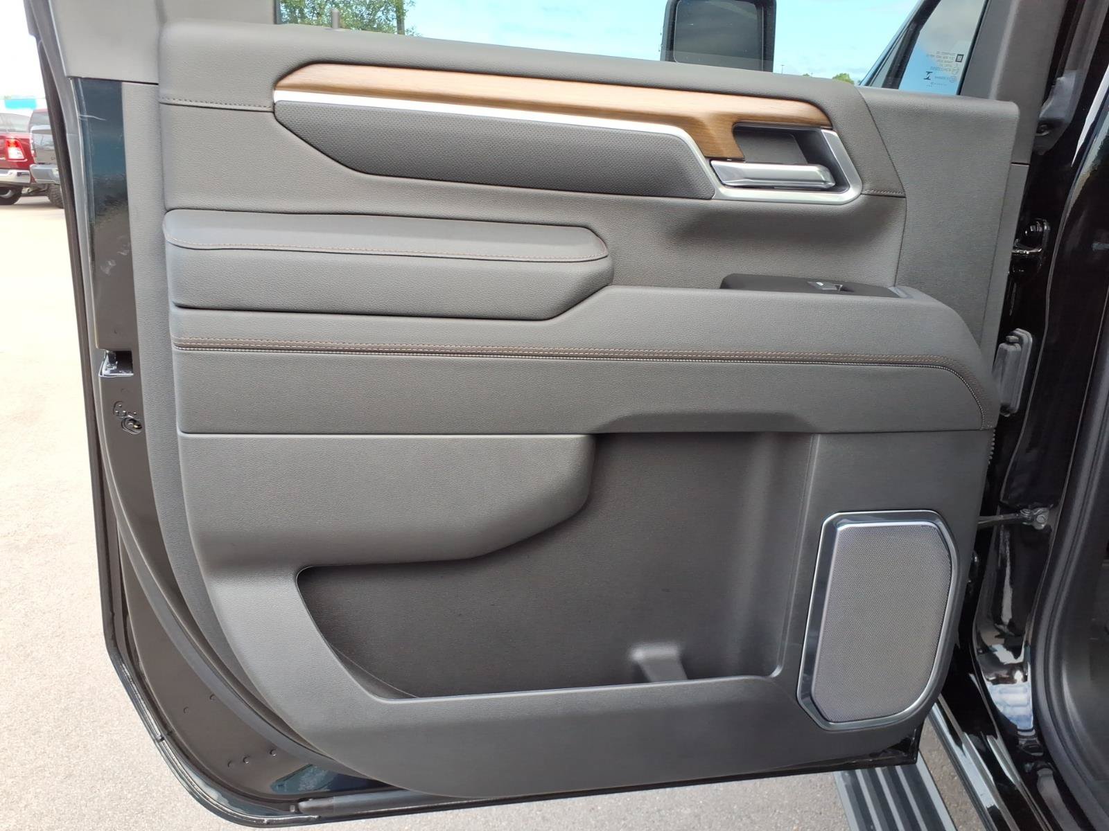 Used 2026 Chevrolet Silverado 2500 High Country w/ High Country Premium Package AWD/4WD image 13