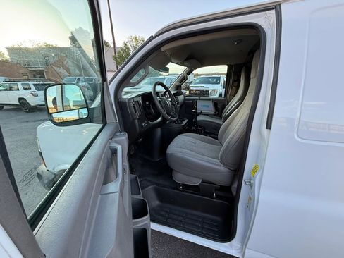 Used 2021 Chevrolet Express 2500 RWD image 32