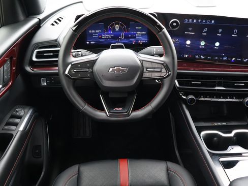 Used 2024 Chevrolet Traverse RS image 9