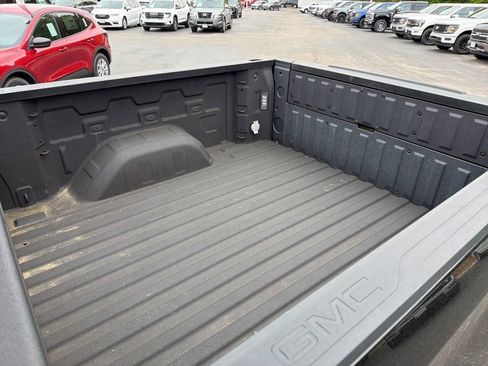 Used 2024 GMC Sierra 1500 AT4 w/ Technology Package AWD/4WD image 12