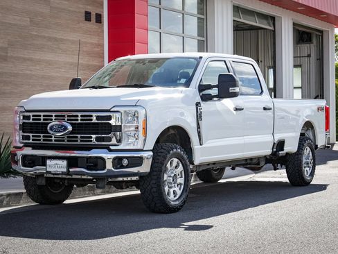 Used 2023 Ford F350 XLT w/ FX4 Off-Road Package AWD/4WD image 8
