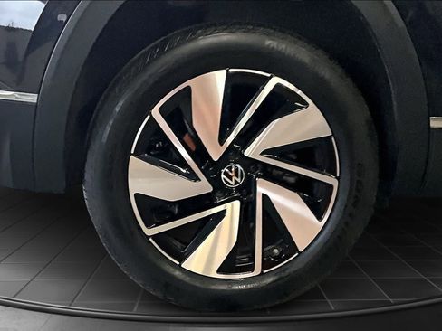 Used 2025 Volkswagen Atlas SEL image 35