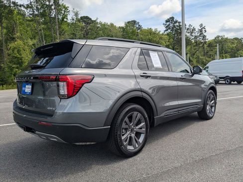 New 2026 Ford Explorer Active w/ Active Comfort Package AWD/4WD image 4