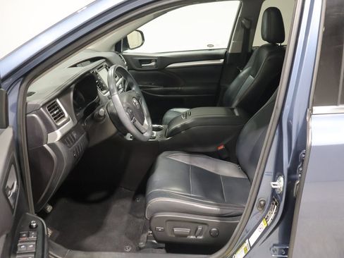 Used 2016 Toyota Highlander XLE AWD/4WD image 10