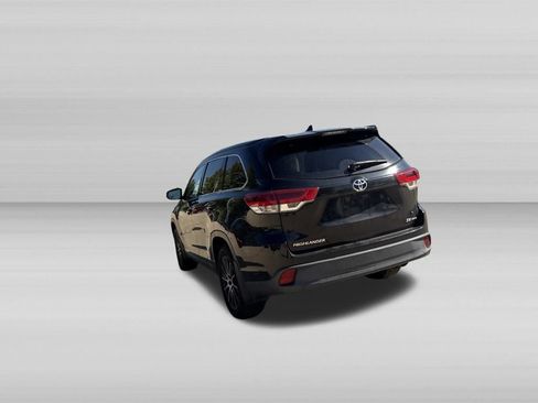 Used 2017 Toyota Highlander SE AWD/4WD image 6