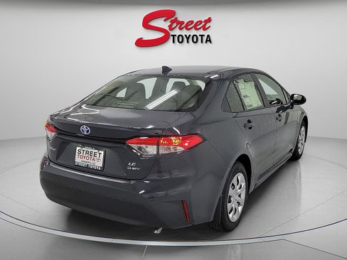 Certified 2025 Toyota Corolla LE FWD image 3