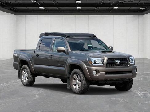 Used 2011 Toyota Tacoma 4x4 Double Cab w/ TRD Sport Pkg w/JBL Audio image 3