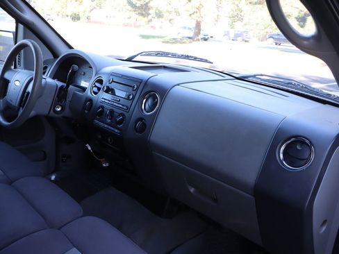Used 2005 Ford F150 XLT image 17