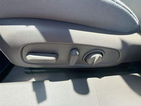 Used 2018 Chevrolet Malibu LT FWD image 14