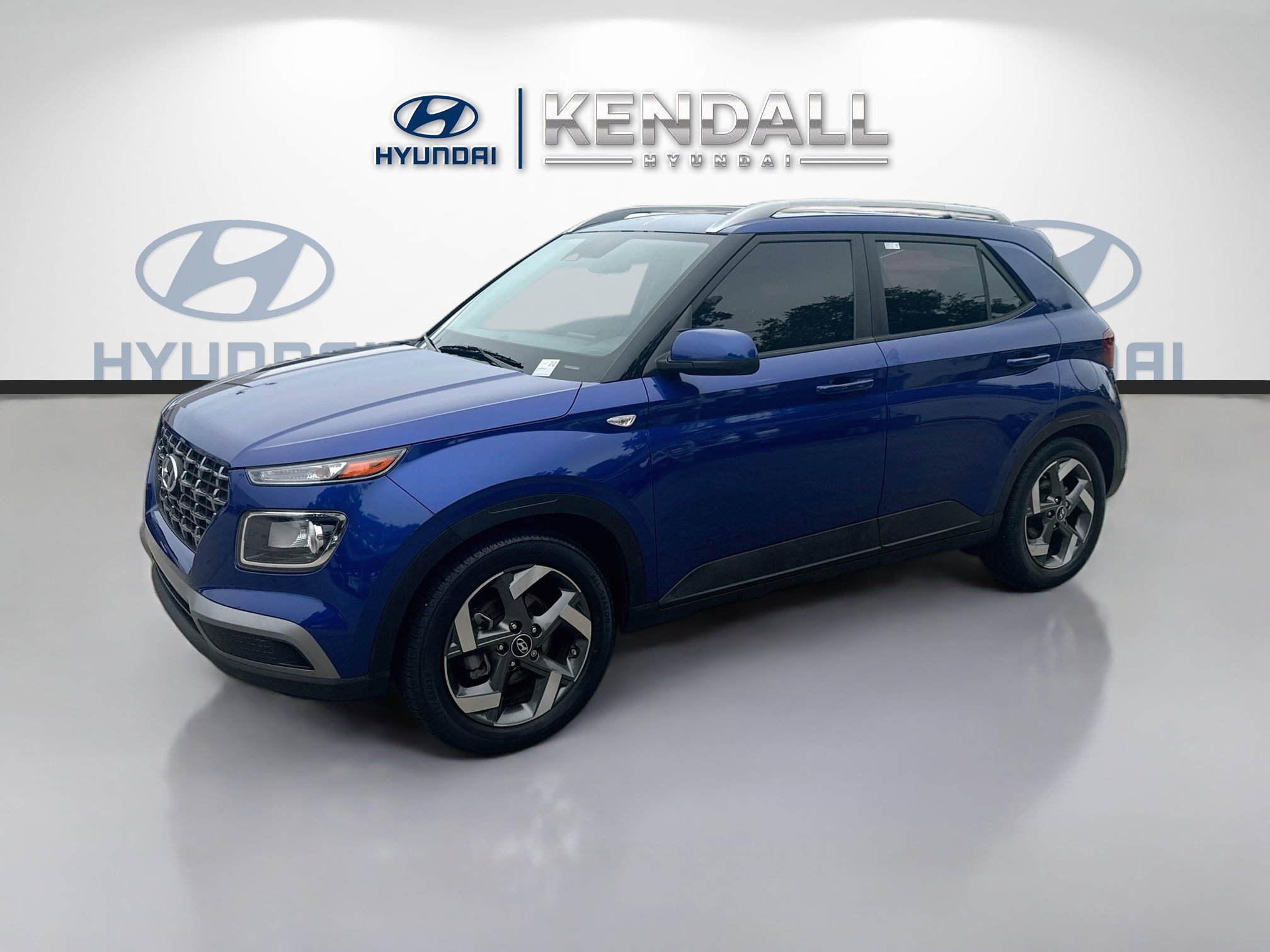 Used 2023 Hyundai Venue SEL FWD image 3